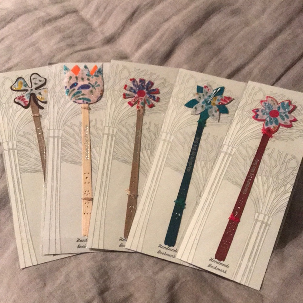Free with purchase! Handmade batik bookmark - Picture 1 of 3